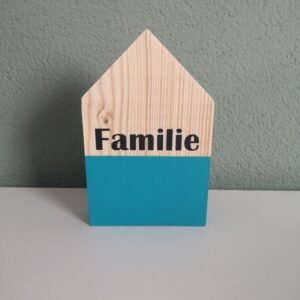 Houten huisje met tekst Familie "Blauw"