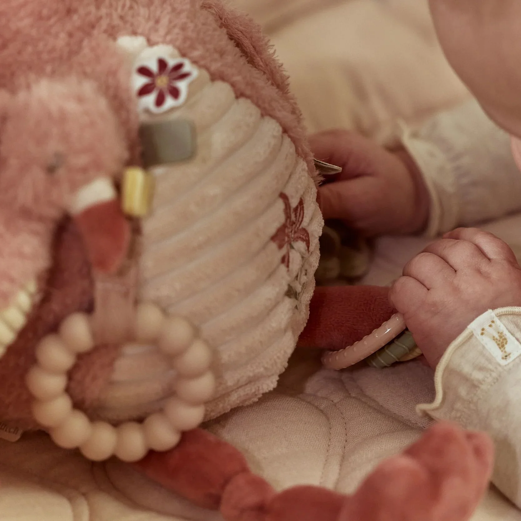 Little Dutch Activiteitenknuffel Flamingo - Roze - Afbeelding 2