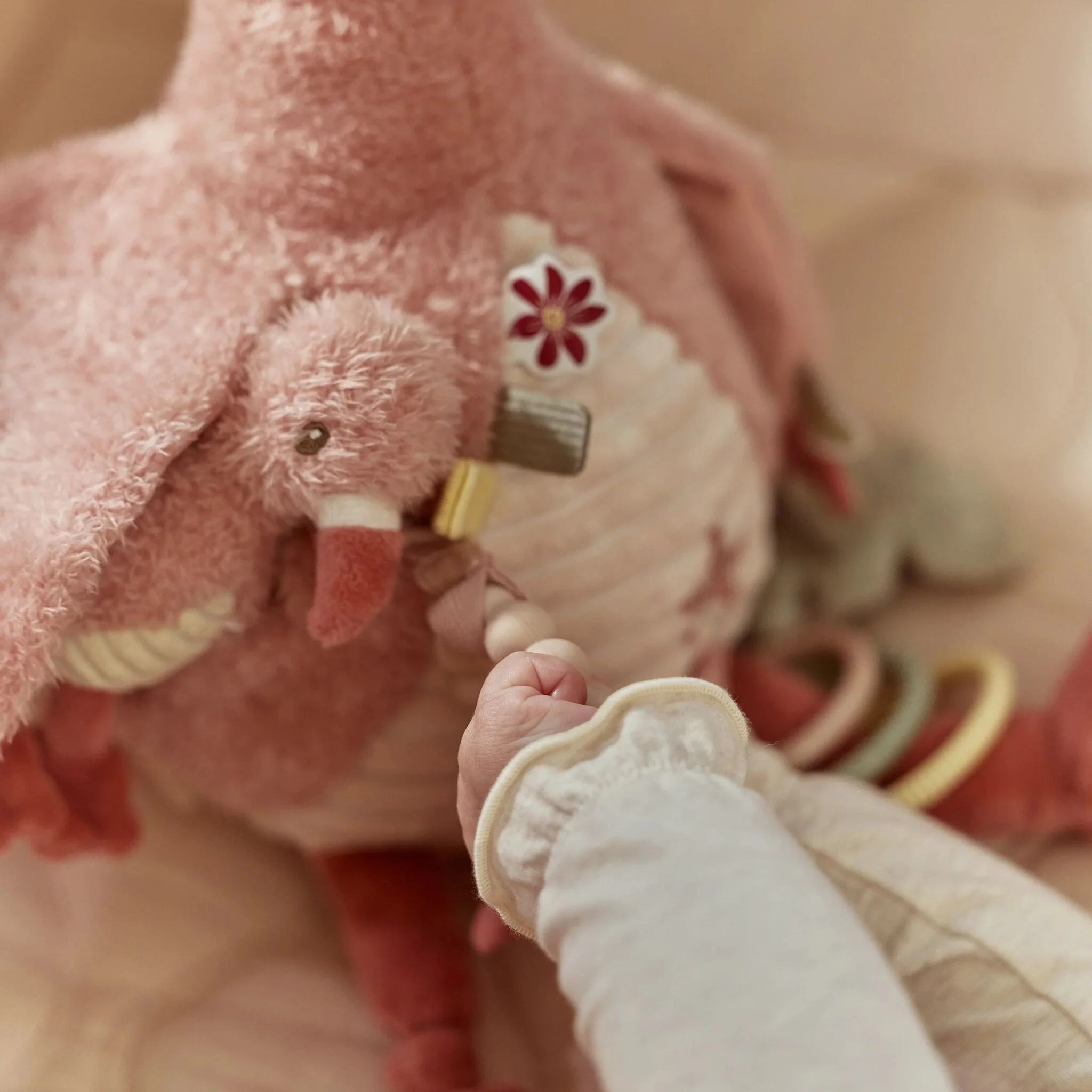Little Dutch Activiteitenknuffel Flamingo - Roze - Afbeelding 9